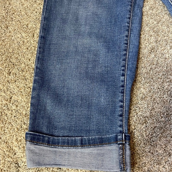❤️Women’s Levi’s 515 midrise Capri jeans with stretch size 8 - Picture 3 of 8